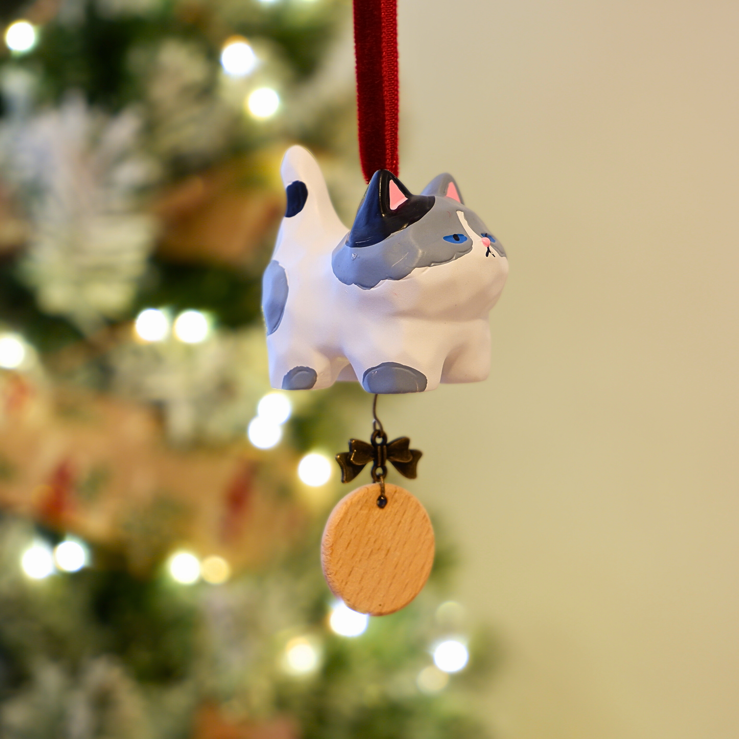 Tail Held High - Resin Ornament with Personalised Wooden Name Tag